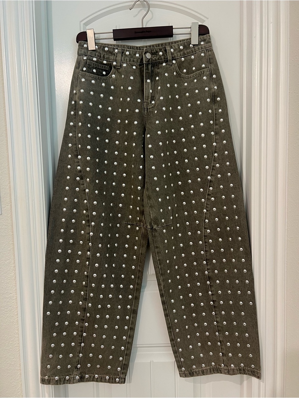 KIZN Women’s Jeans Moss Green w/ Silver Studs size 29 NWT!!!
